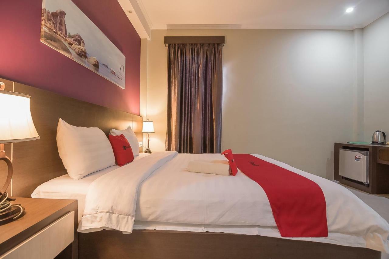 Reddoorz Plus @ Tanjung Pandan Belitung 2 Buitenkant foto