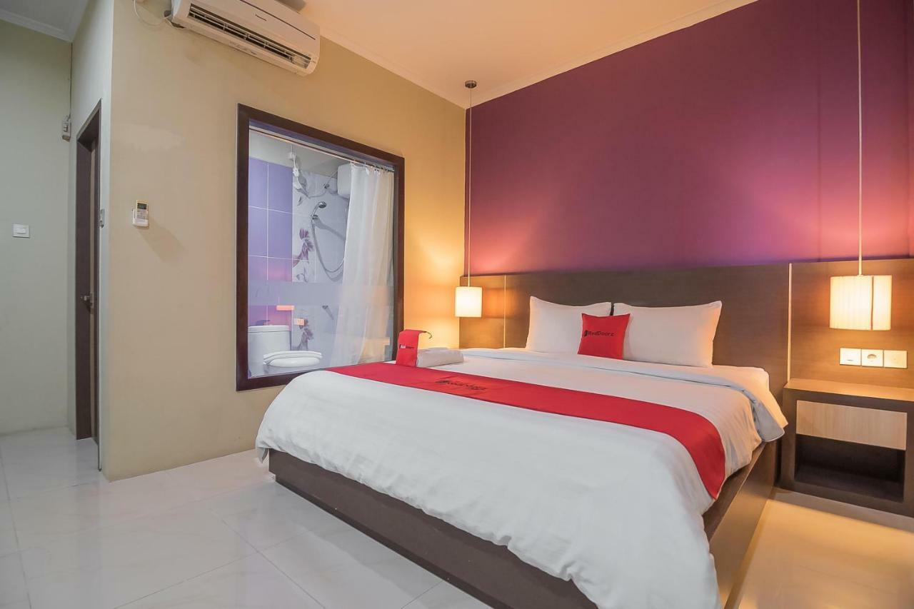 Reddoorz Plus @ Tanjung Pandan Belitung 2 Buitenkant foto