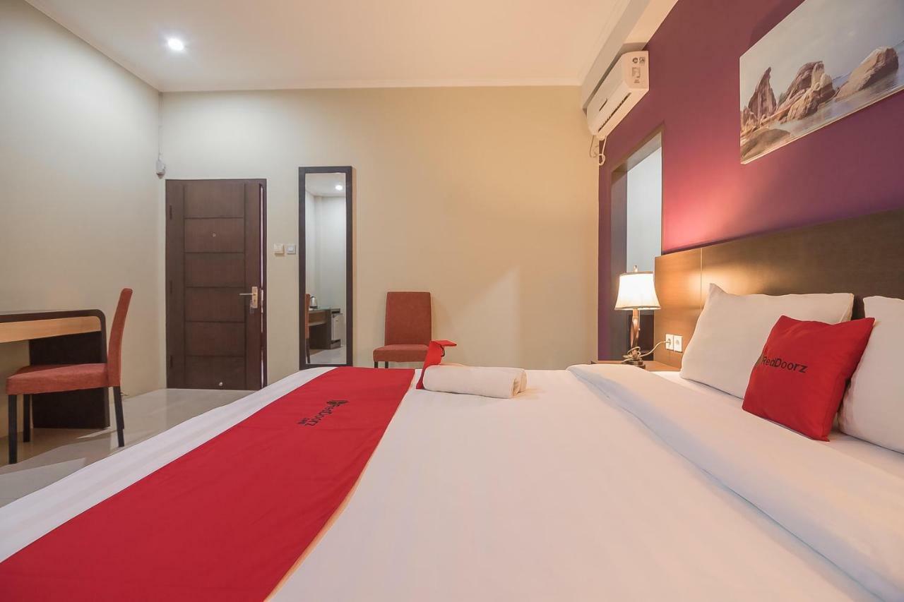 Reddoorz Plus @ Tanjung Pandan Belitung 2 Buitenkant foto