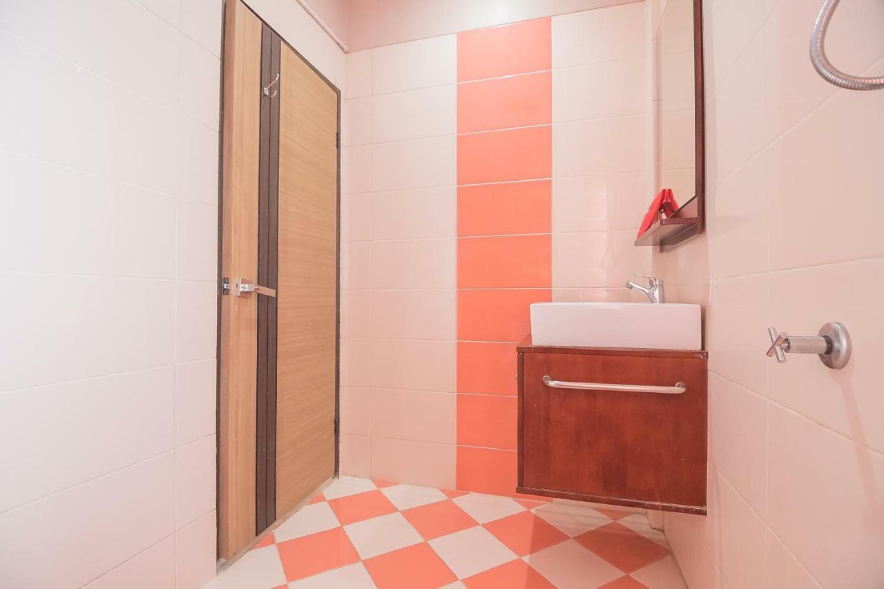 Reddoorz Plus @ Tanjung Pandan Belitung 2 Buitenkant foto