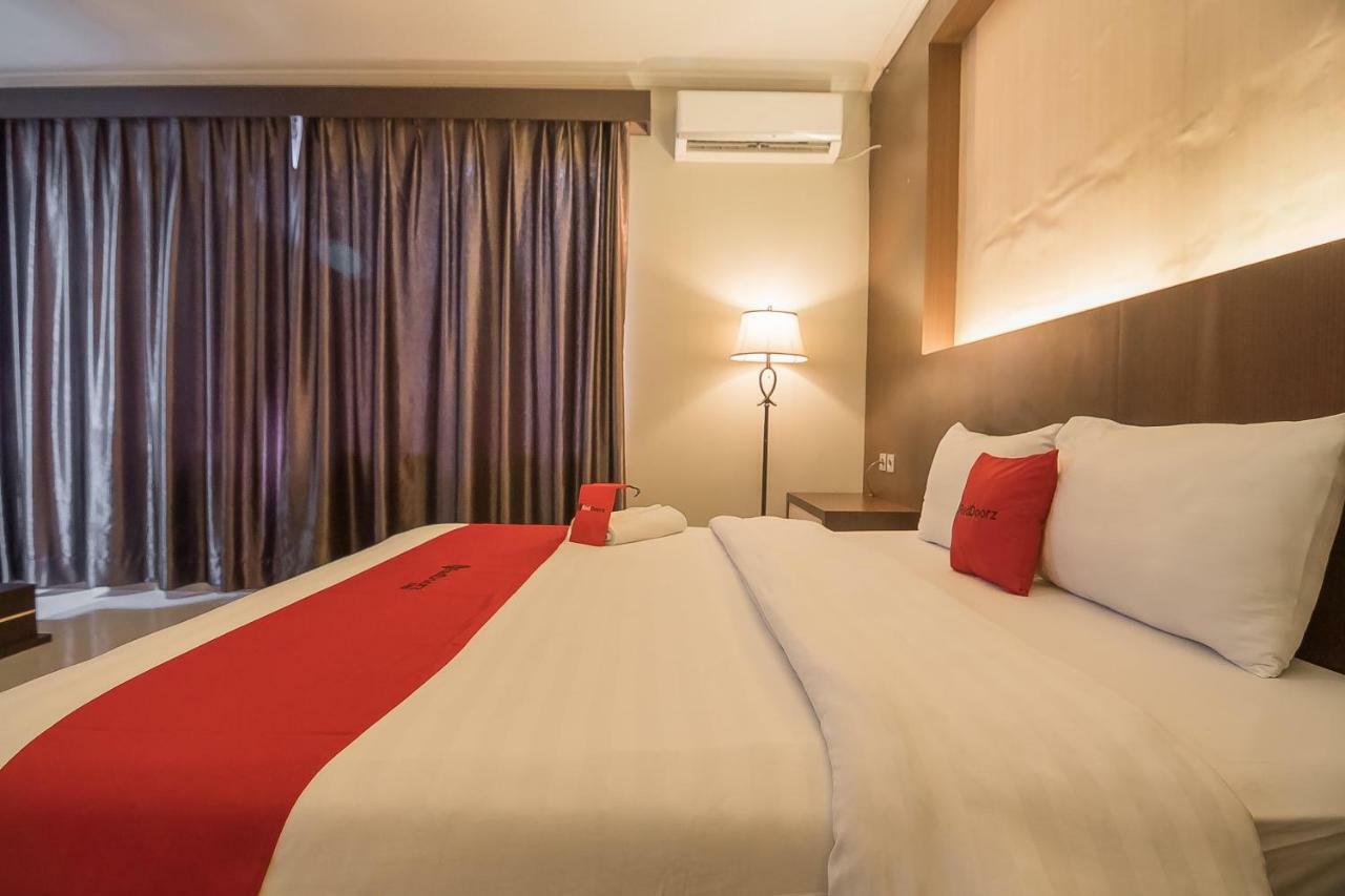 Reddoorz Plus @ Tanjung Pandan Belitung 2 Buitenkant foto