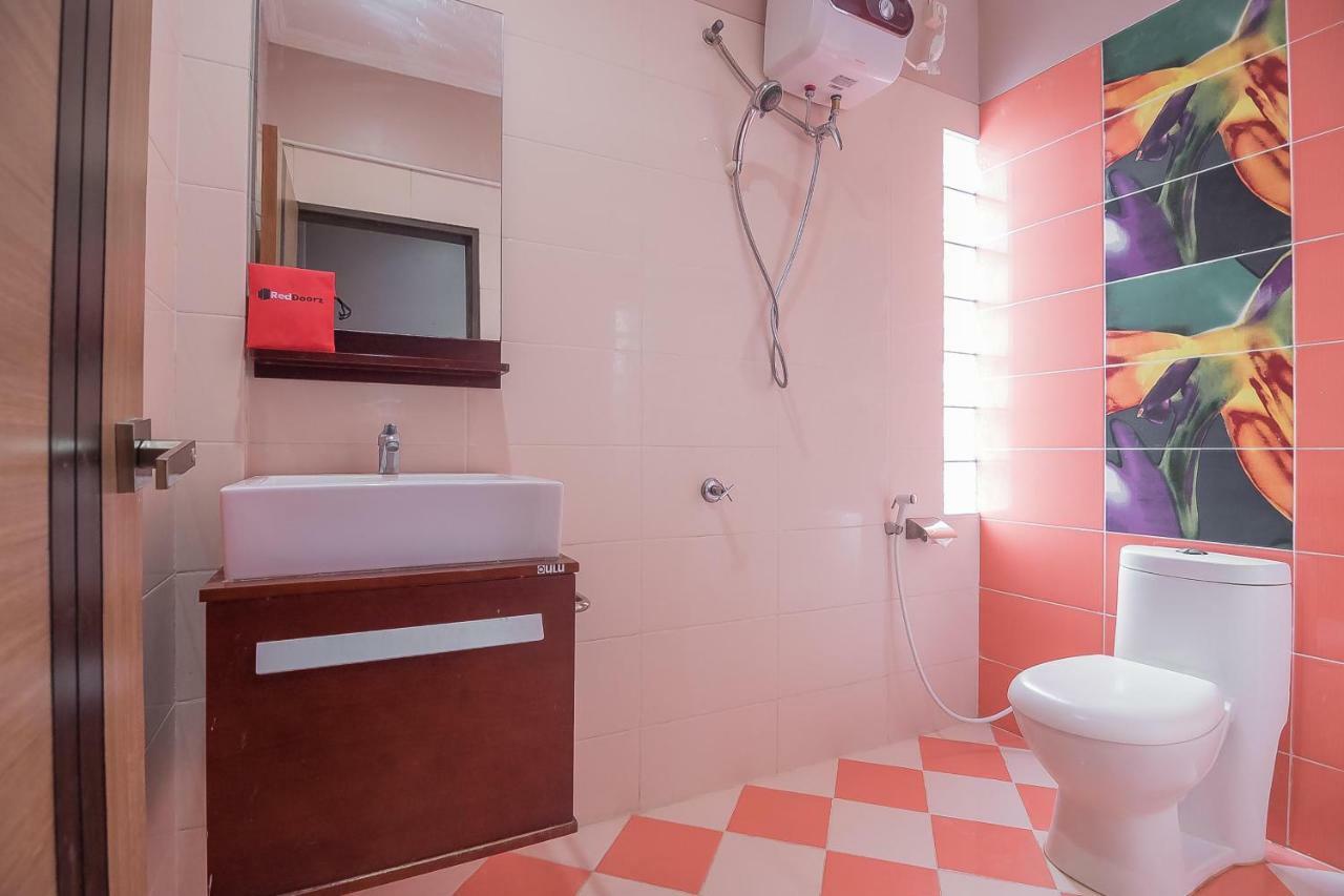 Reddoorz Plus @ Tanjung Pandan Belitung 2 Buitenkant foto