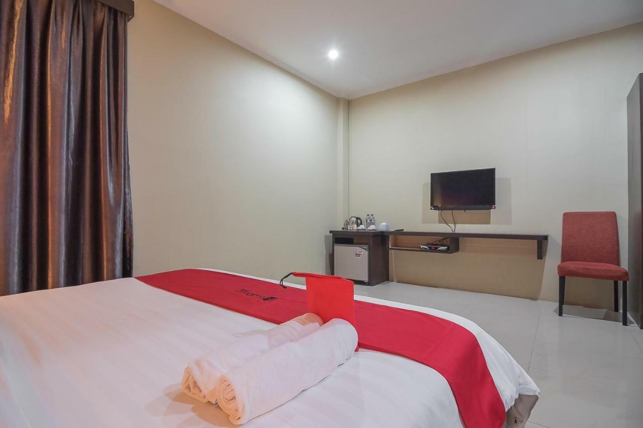 Reddoorz Plus @ Tanjung Pandan Belitung 2 Buitenkant foto