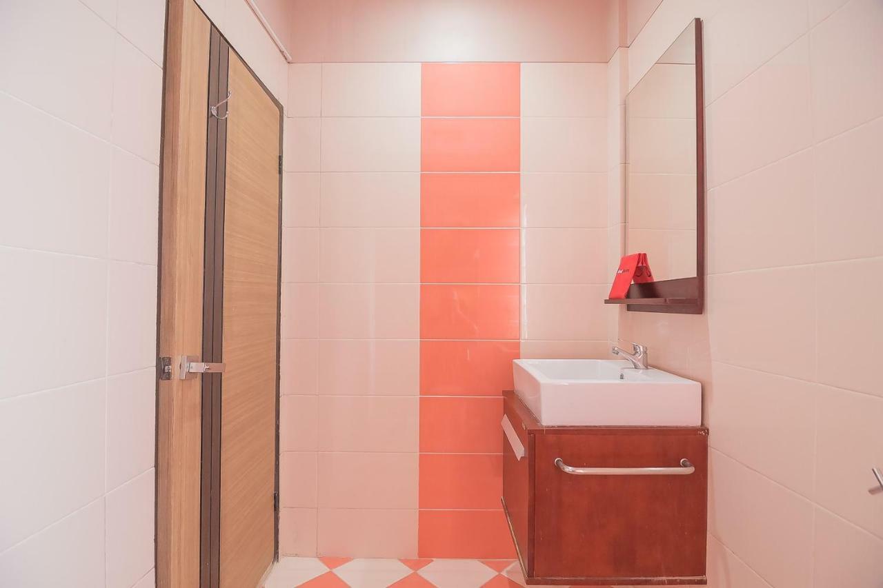 Reddoorz Plus @ Tanjung Pandan Belitung 2 Buitenkant foto