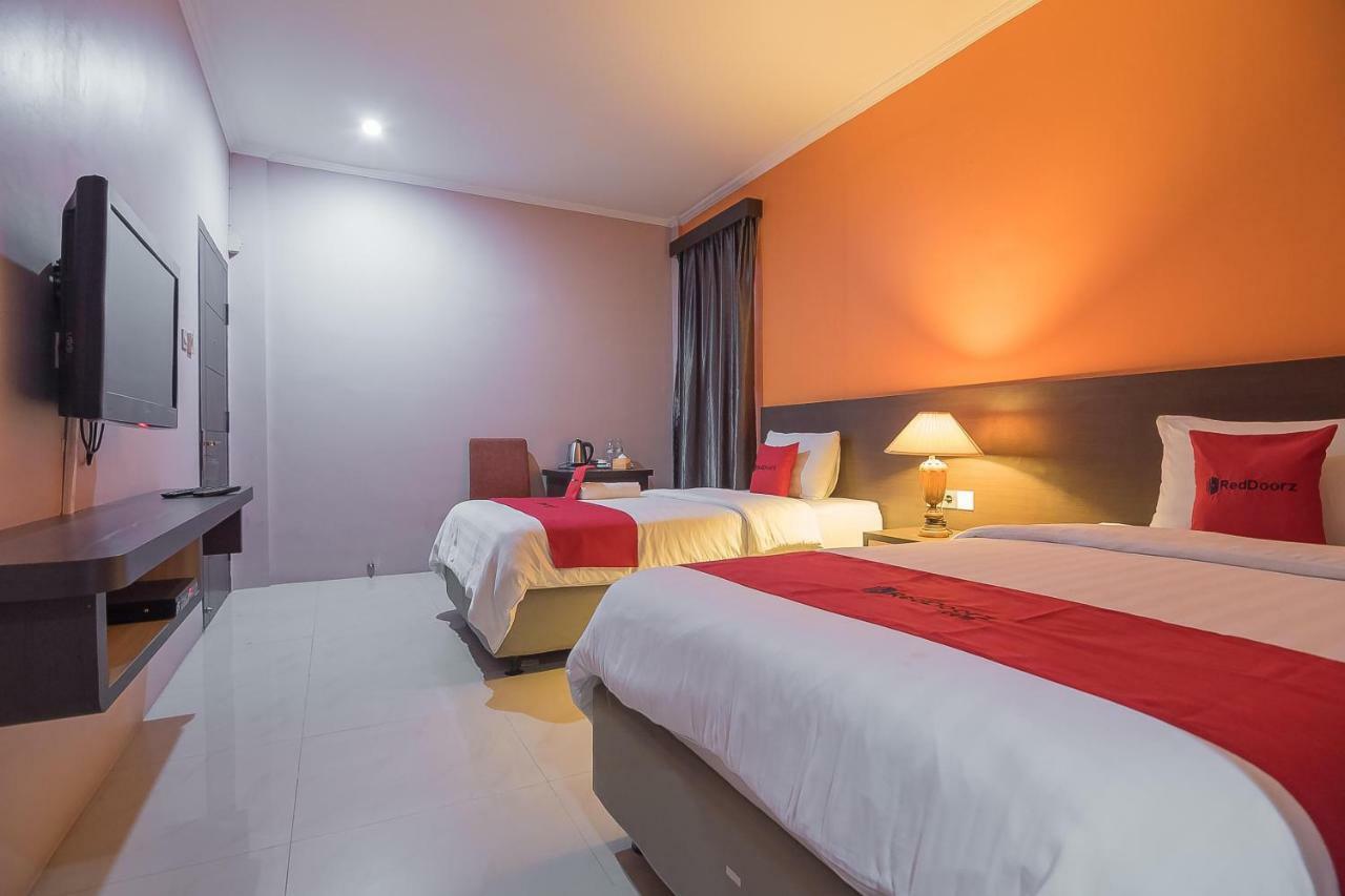 Reddoorz Plus @ Tanjung Pandan Belitung 2 Buitenkant foto