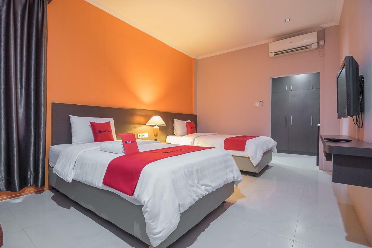 Reddoorz Plus @ Tanjung Pandan Belitung 2 Buitenkant foto