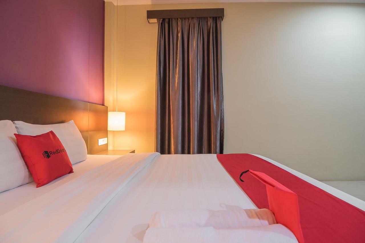 Reddoorz Plus @ Tanjung Pandan Belitung 2 Buitenkant foto